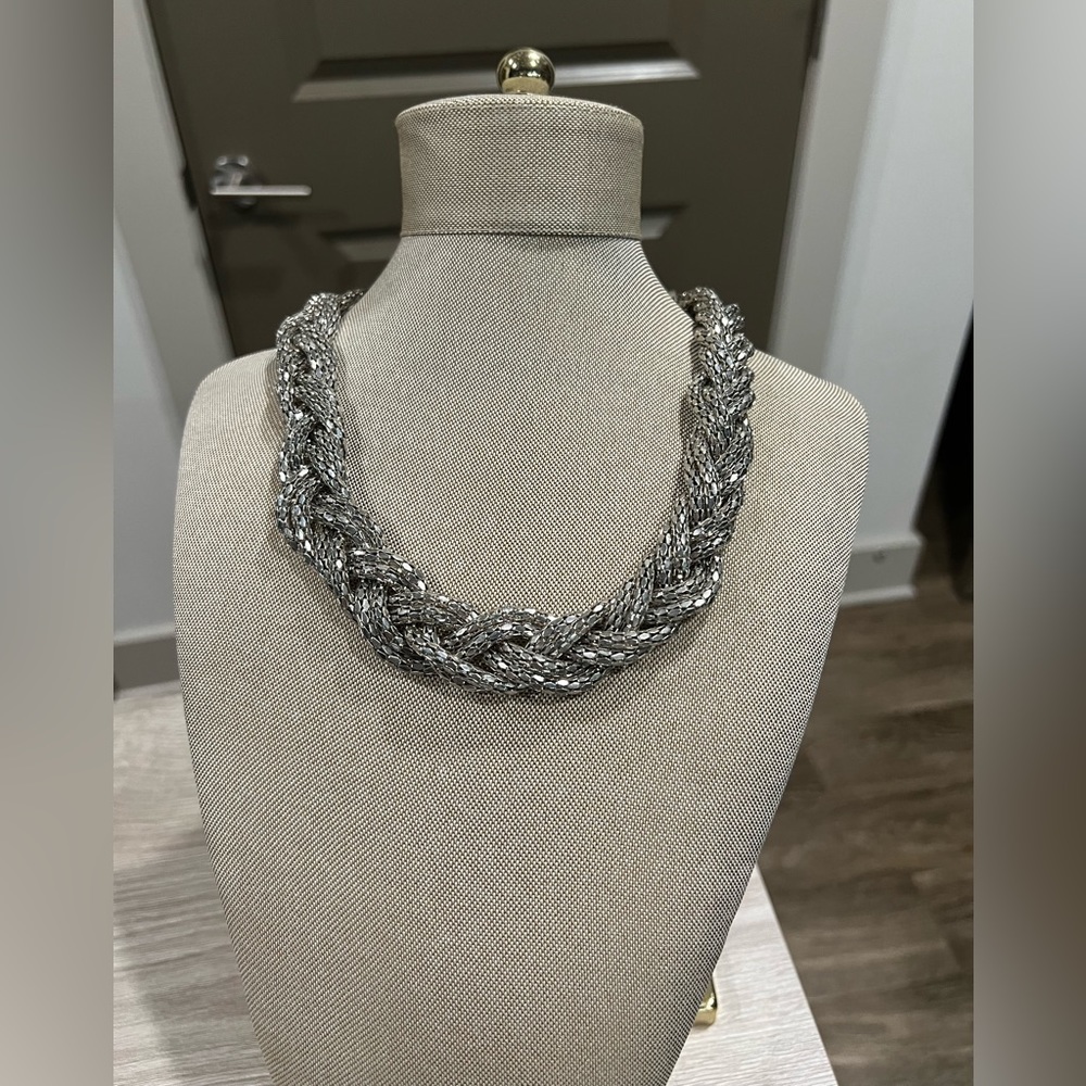 Express necklace